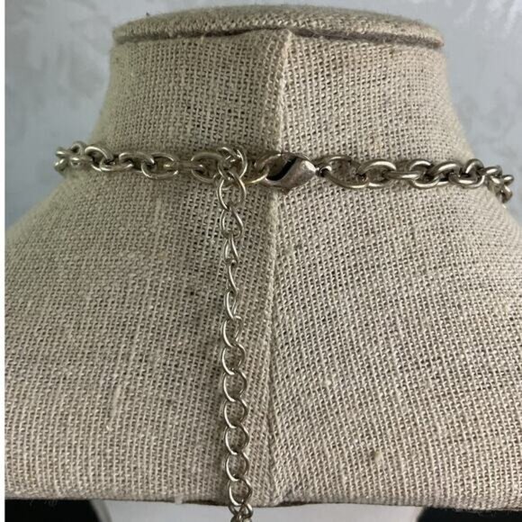 Elegant Silver Filigree Statement Necklace With Adjustable Chain Clasp - Picture 3 of 4